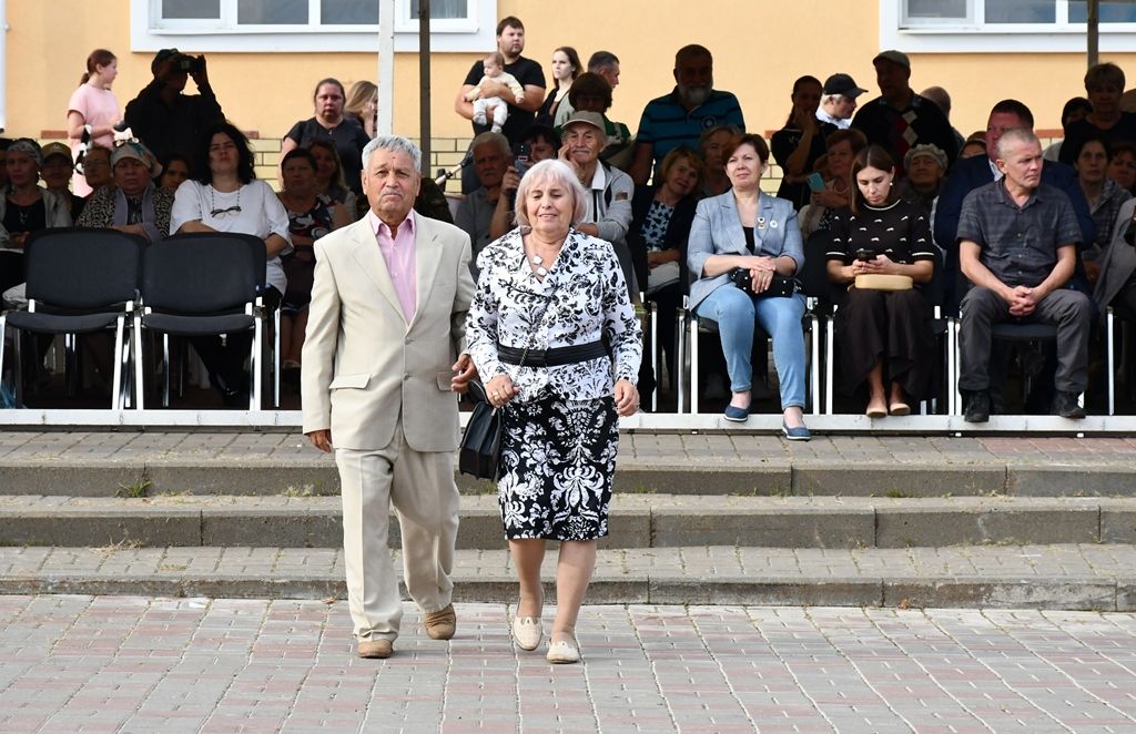 На Дне города наградили семейные пары, супружеский стаж которых 50 и более лет