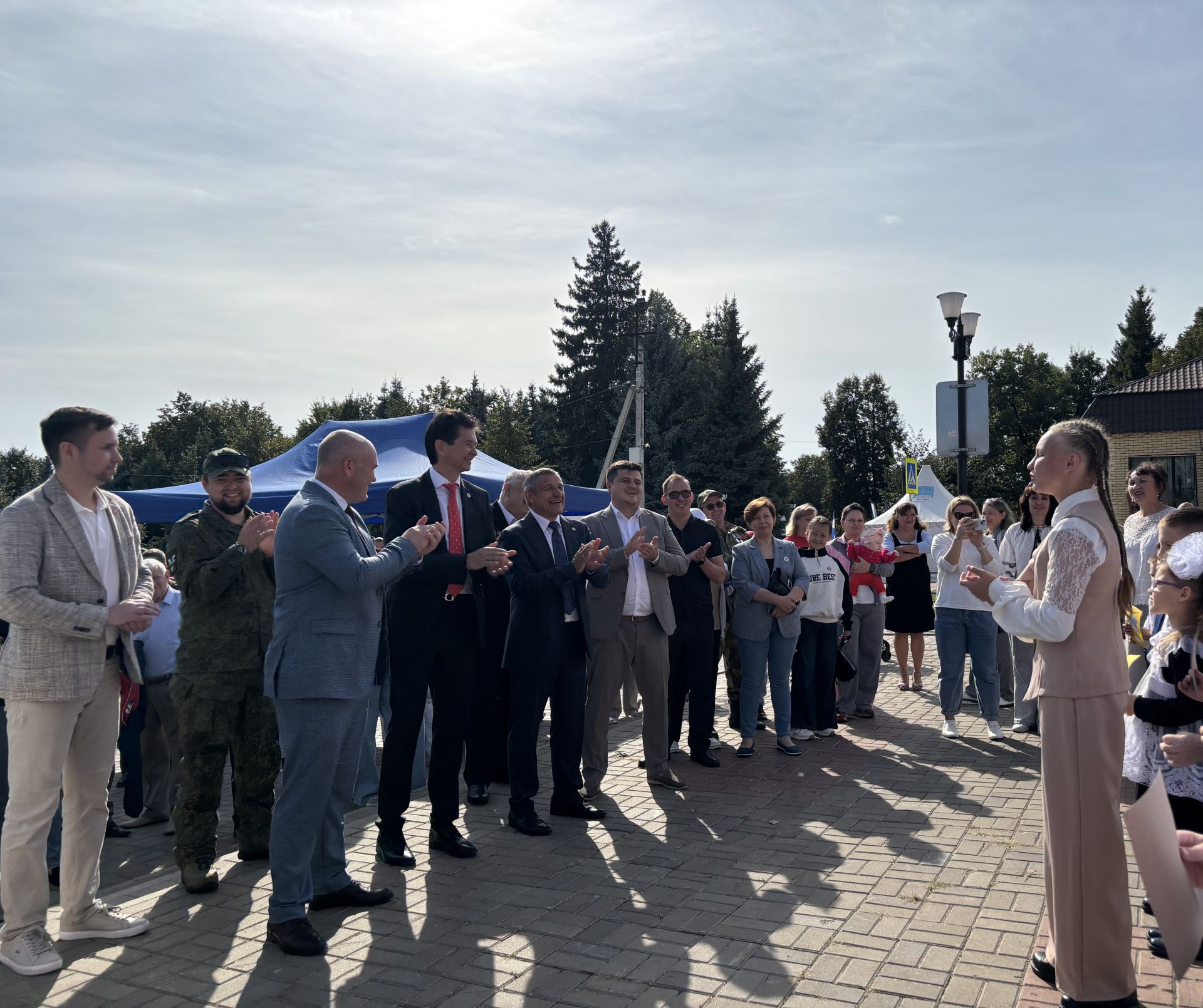 Глава района Ильдус Зарипов оценил мастерство местных ремесленников в День города