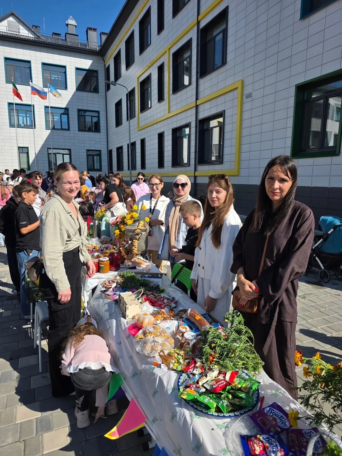 В многопрофильном лицее «Гармония» прошел благотворительный марафон в поддержку госпиталей