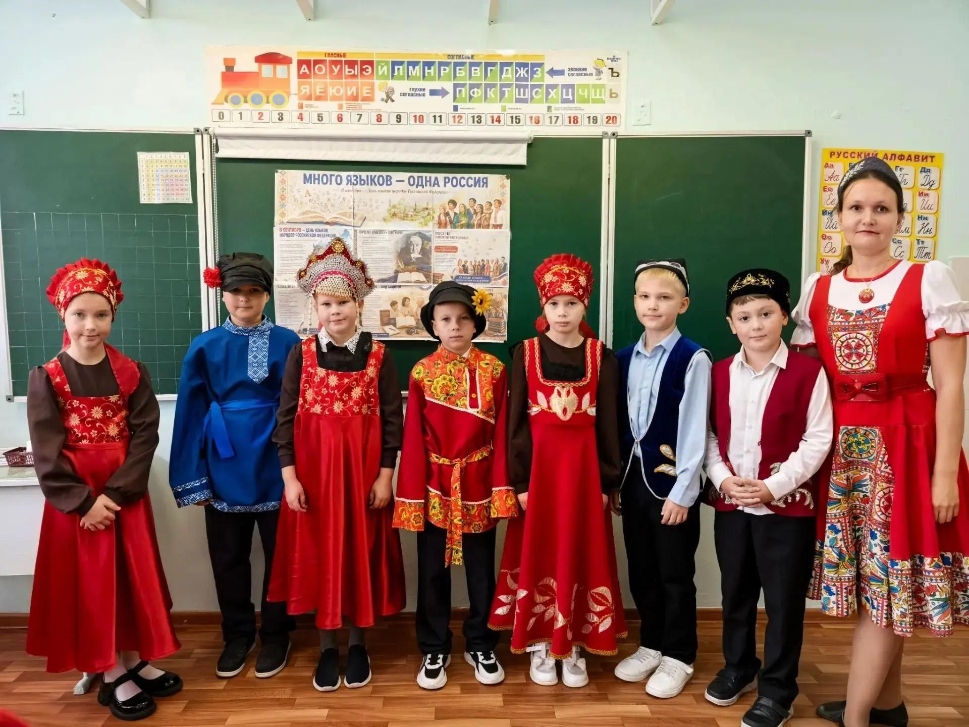Орловские школьники присоединились к празднованию Дня языков народов России