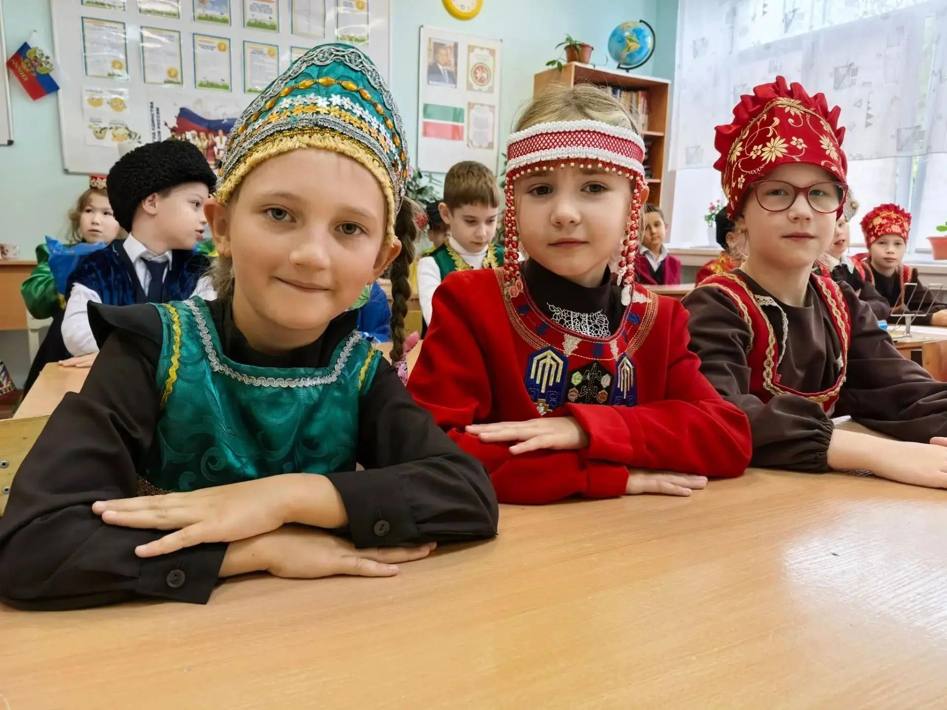 Орловские школьники присоединились к празднованию Дня языков народов России