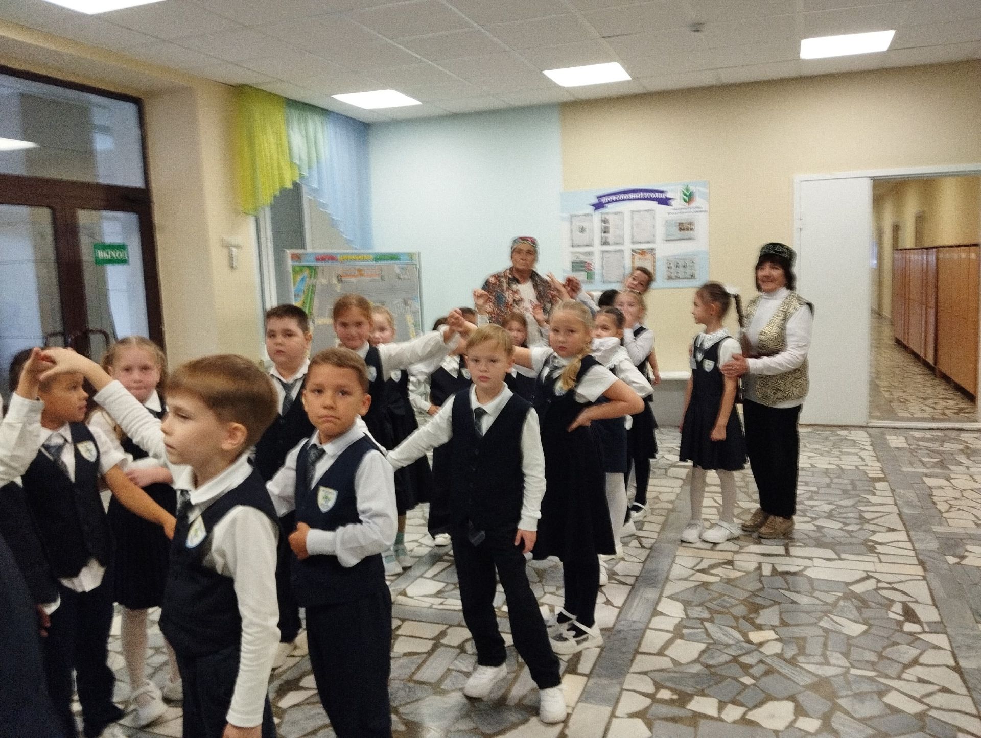 Познавательный час «Сила России — в единстве народов» прошёл в Сокуровской библиотеке