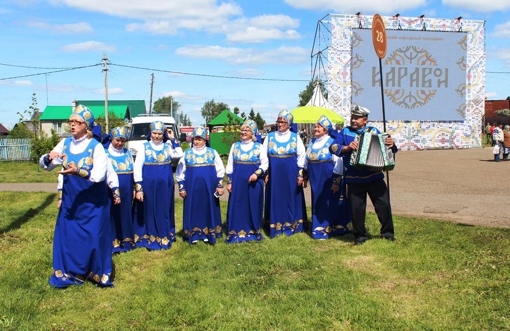 Каравон-2019. Народ танцует и поет, играет и водит хоровод. Фото Людмилы Никифоровой