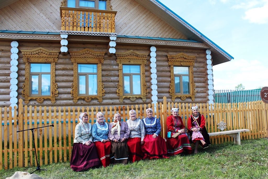 Каравон-2019. Народ танцует и поет, играет и водит хоровод. Фото Людмилы Никифоровой