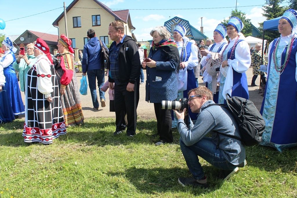 Каравон-2019. Народ танцует и поет, играет и водит хоровод. Фото Людмилы Никифоровой