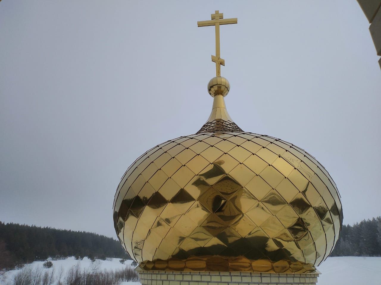 В селе Среднее Девятово Лаишевского района состоялась установка колокола Благовест на колокольню старящейся церкви