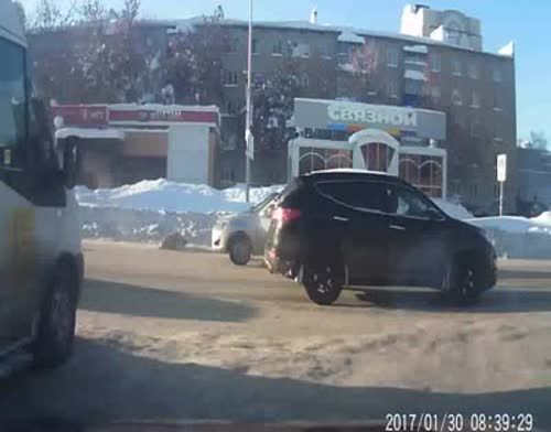 Видео. Женщину сбила машина на пешеходном переходе. Бугульма 