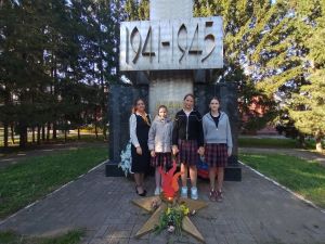 Учащиеся Лаишевского района ухаживают за памятником воинам Великой Отечественной войны