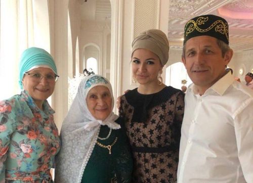 Глава Лаишевского района Ильдус Зарипов поздравил женщин с Днем матери