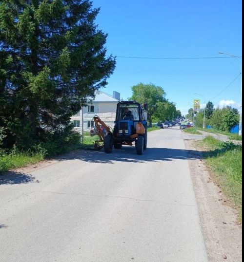 «Экогород» на страже порядка: в Лаишеве продолжаются работы по кошению травы
