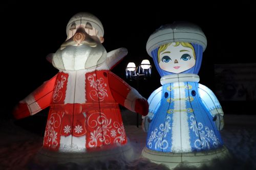 «Новогодняя кутерьма» собрала детей и взрослых у центральной новогодней ёлки г. Лаишево