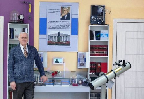 Большекабанским школьникам подарили телескоп