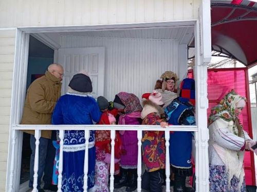 Специалисты КСЦ села Габишево вот уже много лет поддерживают традицию ходить на колядки