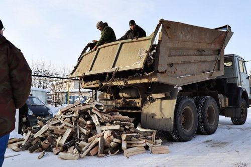Отгрузили дрова для трех семей мобилизованных в Нармонке