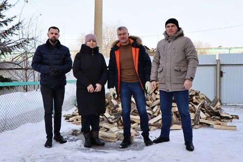 Отгрузили дрова для трех семей мобилизованных в Нармонке