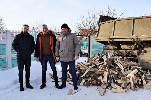 Отгрузили дрова для трех семей мобилизованных в Нармонке