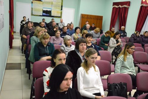 Жители Макаровского поселения проблемы решают сообща