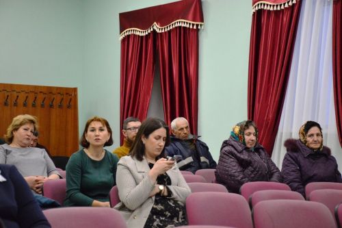 Жители Макаровского поселения проблемы решают сообща
