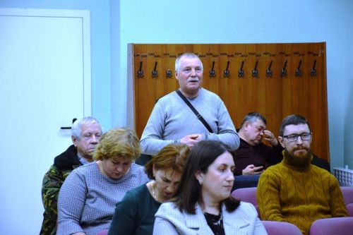 Жители Макаровского поселения проблемы решают сообща
