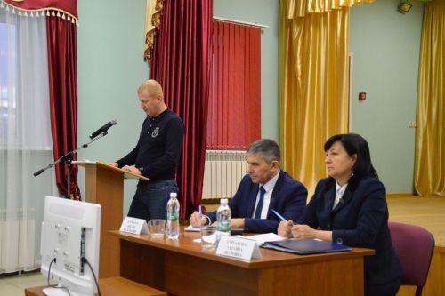 Жители Макаровского поселения проблемы решают сообща