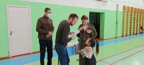 В соревнованиях по бадминтону состязались за призы главы Большекабанского сельского поселения