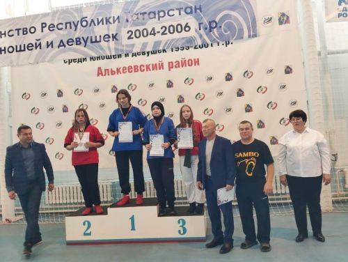 Лаеш көрәшчеләре дүрт медаль яулады: бер көмеш һәм өч бронза