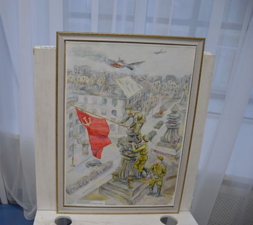 Вчера в фойе районного дома культуры работала выставка картин выпускников и учащихся Лаишевской школы искусств