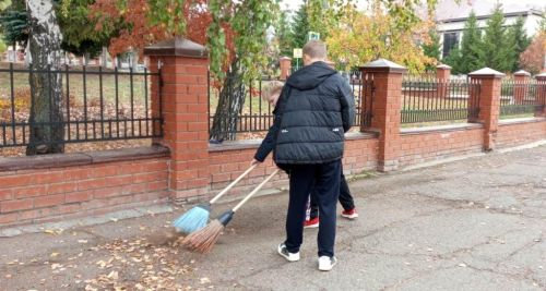 Жители Лаишева вышли на уборку городских улиц