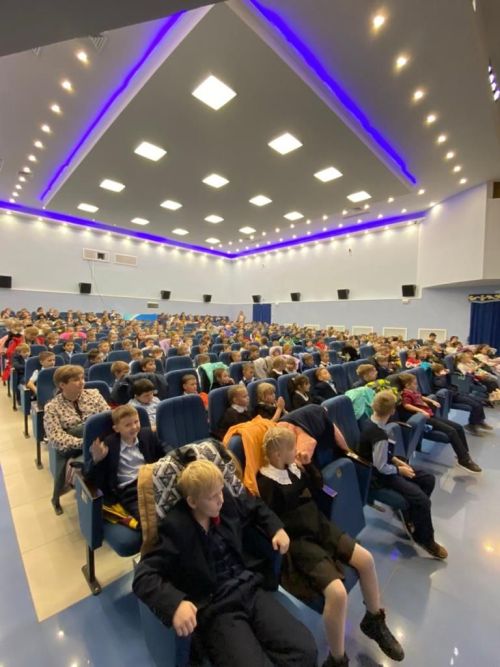 Ученикам лаишевских школ показали спектакль на тему ПДД
