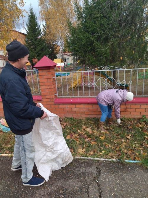 Жители Лаишева вышли на уборку городских улиц
