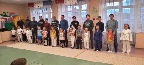В  детском саду «Ромашка» прошел фестиваль дошкольного дзюдо, приуроченный к Дню отца
