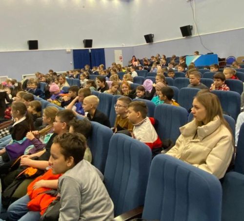 Ученикам лаишевских школ показали спектакль на тему ПДД