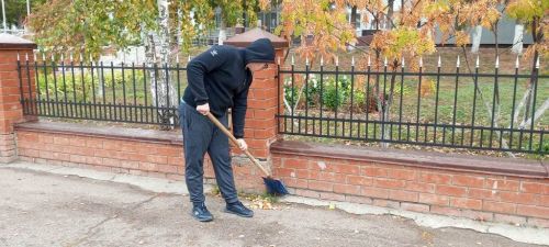 Жители Лаишева вышли на уборку городских улиц
