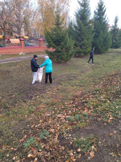 Жители Лаишева вышли на уборку городских улиц
