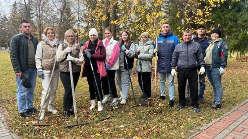 Лаишевский парк Победы очистили от мусора и опавших листьев
