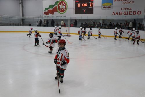 В Лаишево стартовал турнир по хоккею «Ястреб Cup»