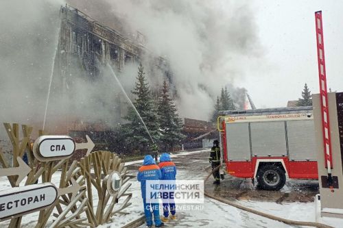 В Набережных Челнах тушат здание отеля «Камарумс»