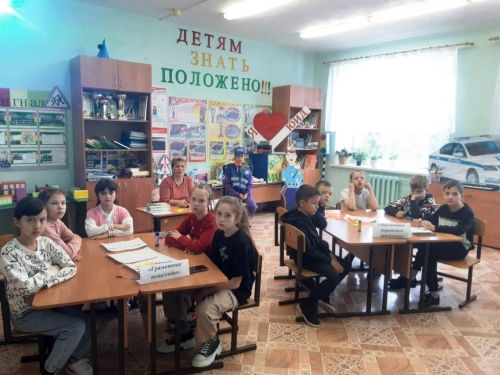 Олимпиада, листовки, рейд и викторина посвящались Всероссийской неделе безопасности дорожного движения