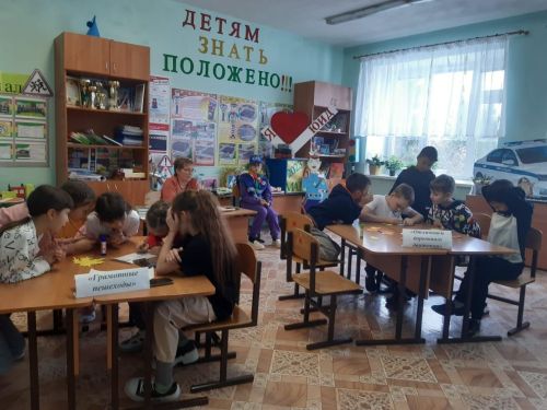 Олимпиада, листовки, рейд и викторина посвящались Всероссийской неделе безопасности дорожного движения