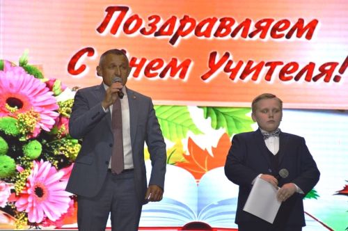 В РДК чествовали учителей Лаишевского района