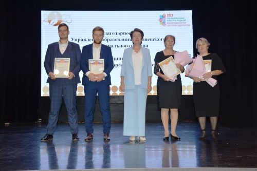 В День учителя чествовали педагогов-ветеранов и молодых учителей Лаишевского района
