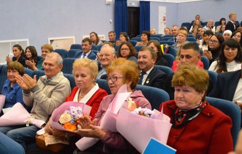 В День учителя чествовали педагогов-ветеранов и молодых учителей Лаишевского района
