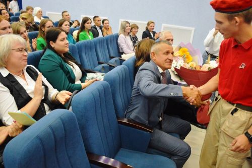 В День учителя чествовали педагогов-ветеранов и молодых учителей Лаишевского района