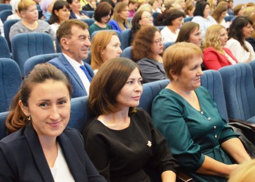 День учителя: глава Лаишевского района вручил награды работникам сферы образования