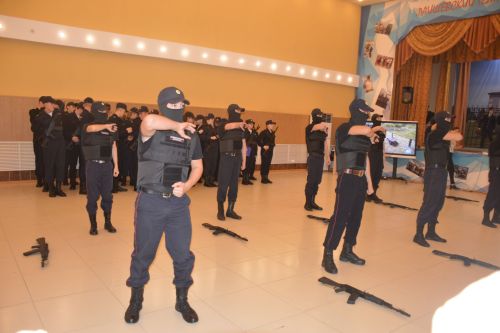 Сегодня первокурсники ЛТЭТ – будущие сотрудники правоохранительных органов дали торжественное обещание честно служить Закону и получили свои первые шевроны