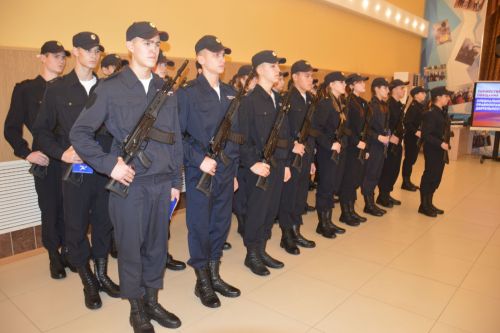 Сегодня первокурсники ЛТЭТ – будущие сотрудники правоохранительных органов дали торжественное обещание честно служить Закону и получили свои первые шевроны