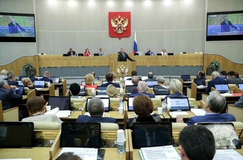 В Госдуму внесли проект о сокращении рабочей недели на один час