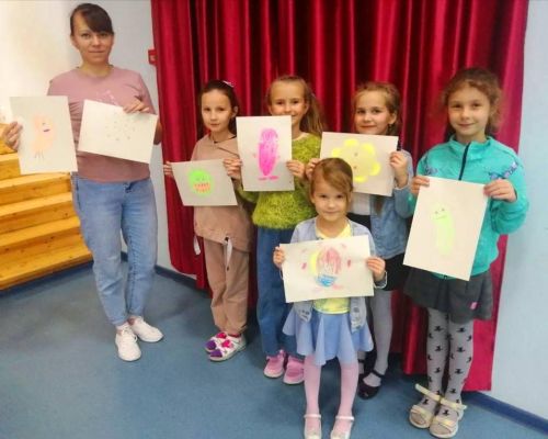 Дети нарисовали микробов, как они их представляют