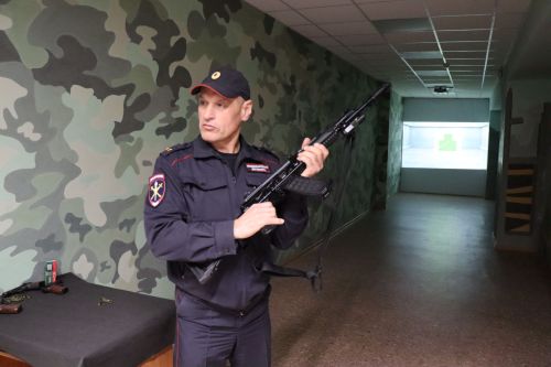 Сегодня студенты Лаишевского техникума поздравили с предстоящим праздником своих мам