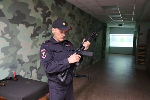 Сегодня студенты Лаишевского техникума поздравили с предстоящим праздником своих мам